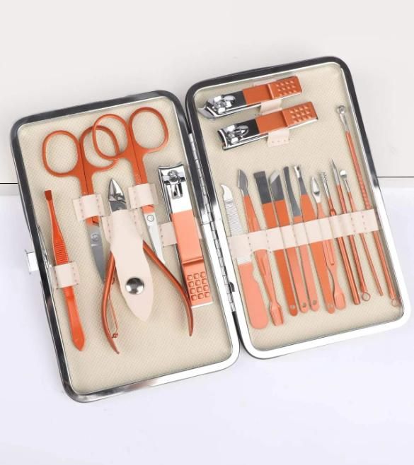 Selynne Elegance18 Mani-Pedi Kit